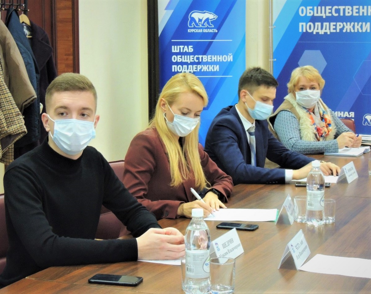 Заседание дискуссионного клуба в штабе общественной поддержки «Единой России»