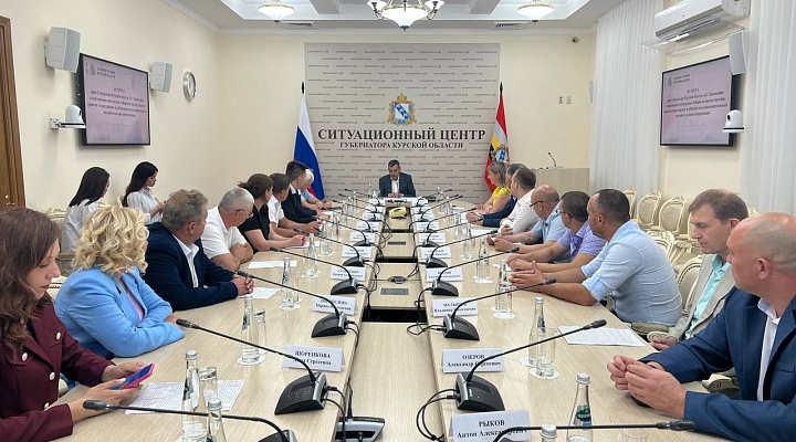 Врио губернатора Курской области Александр Хинштейн провел встречу с фермерами