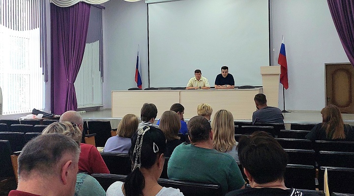  Провели совещание в Октябрьском районе